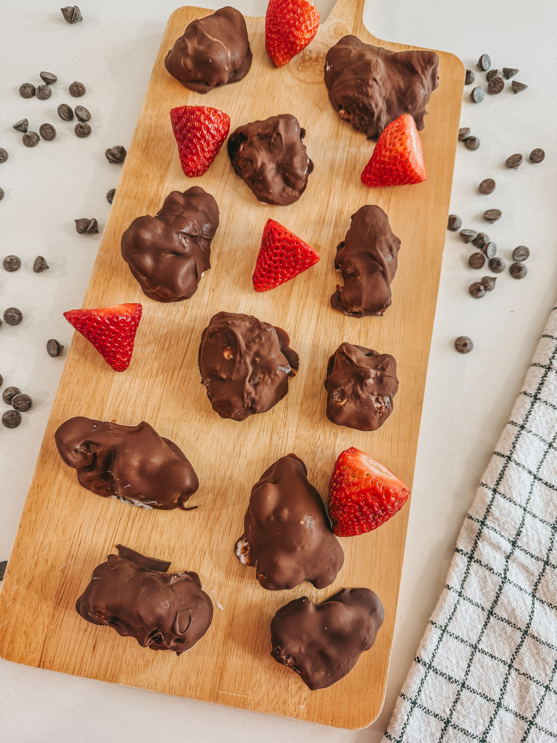 Chocolate Strawberry Yogurt Clusters: Quick and Healthy Treat