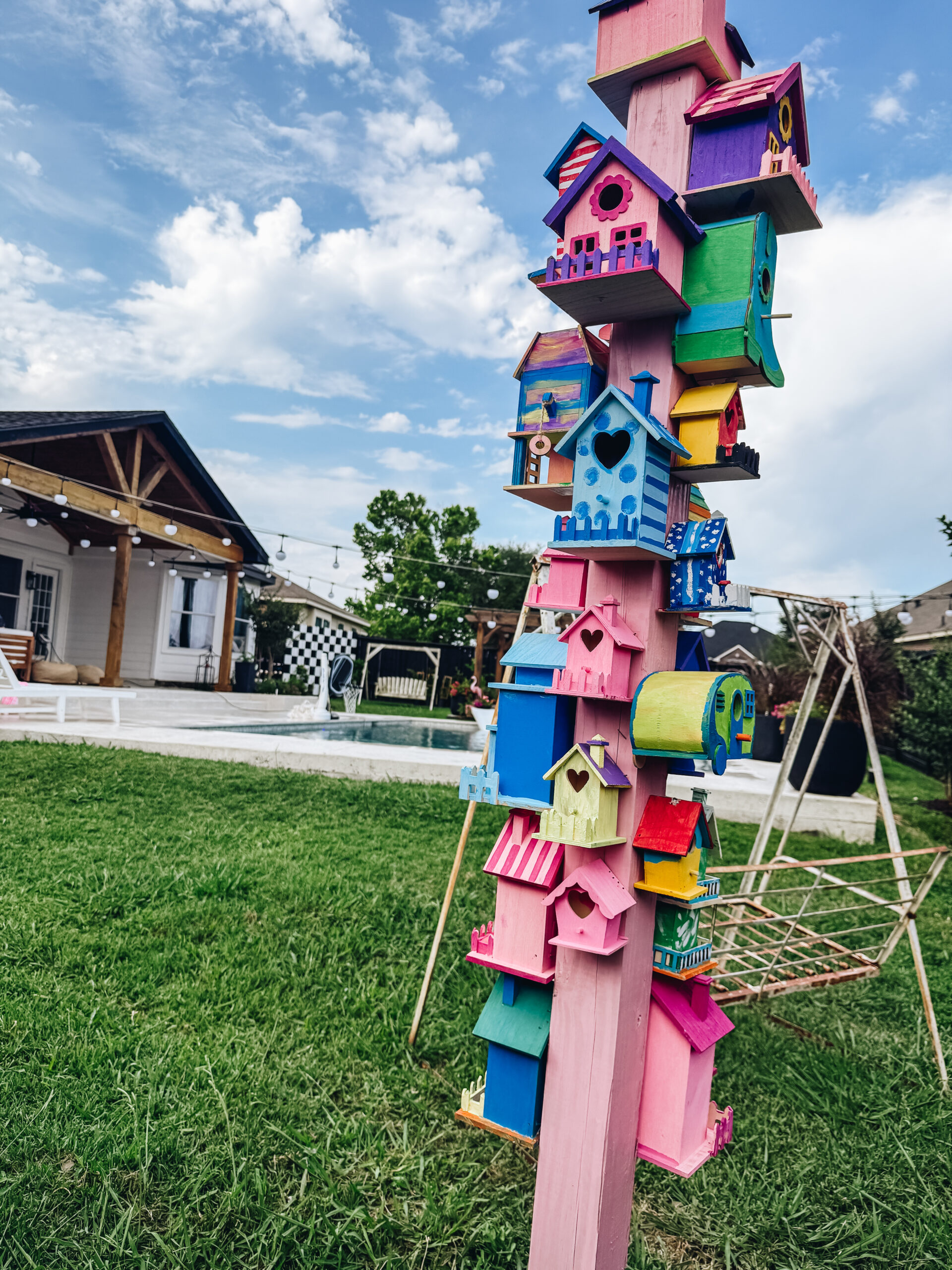 Colorful DIY Birdhouse Motel: A Family-Friendly Backyard Project