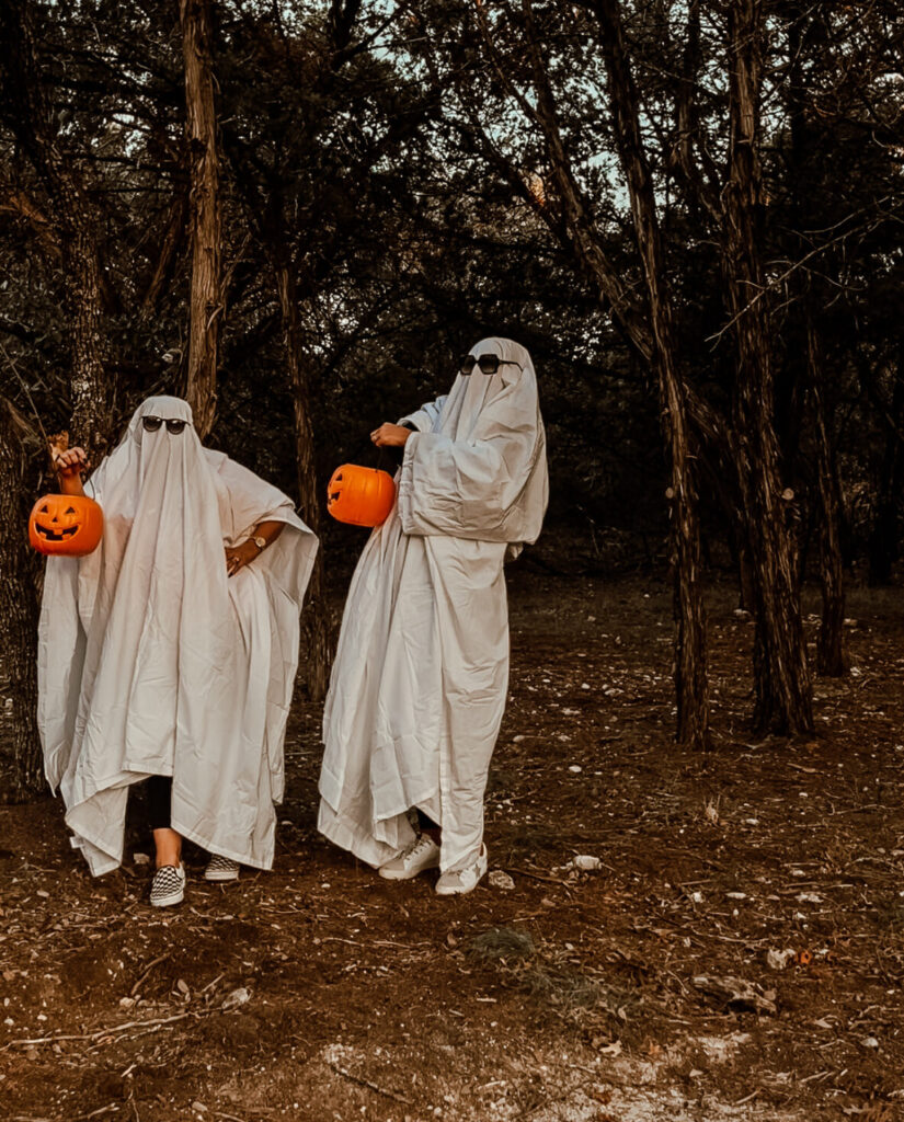 HALLOWEEN BESTIE GHOST PHOTO SHOOT
