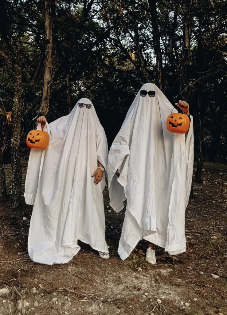 HALLOWEEN BESTIE GHOST PHOTO SHOOT