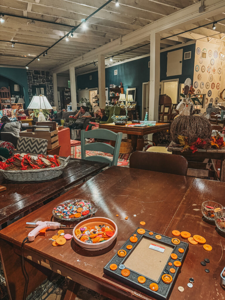 diy button frame thrifting Thursday