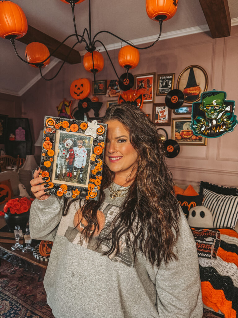 diy button frame thrifting Thursday