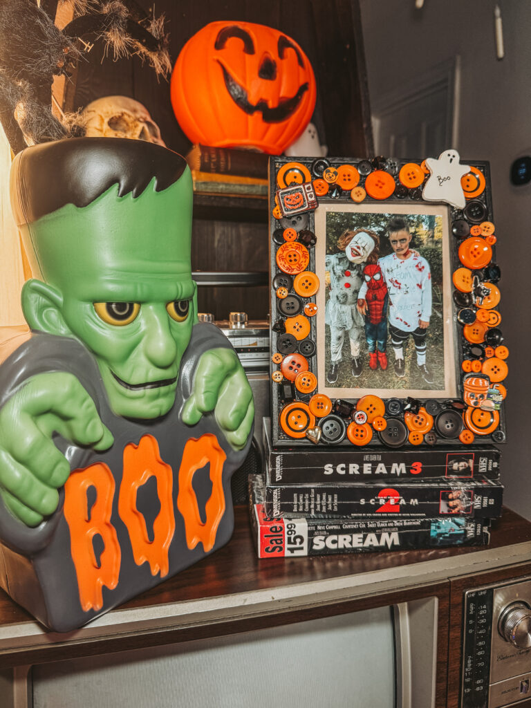 diy button frame thrifting Thursday