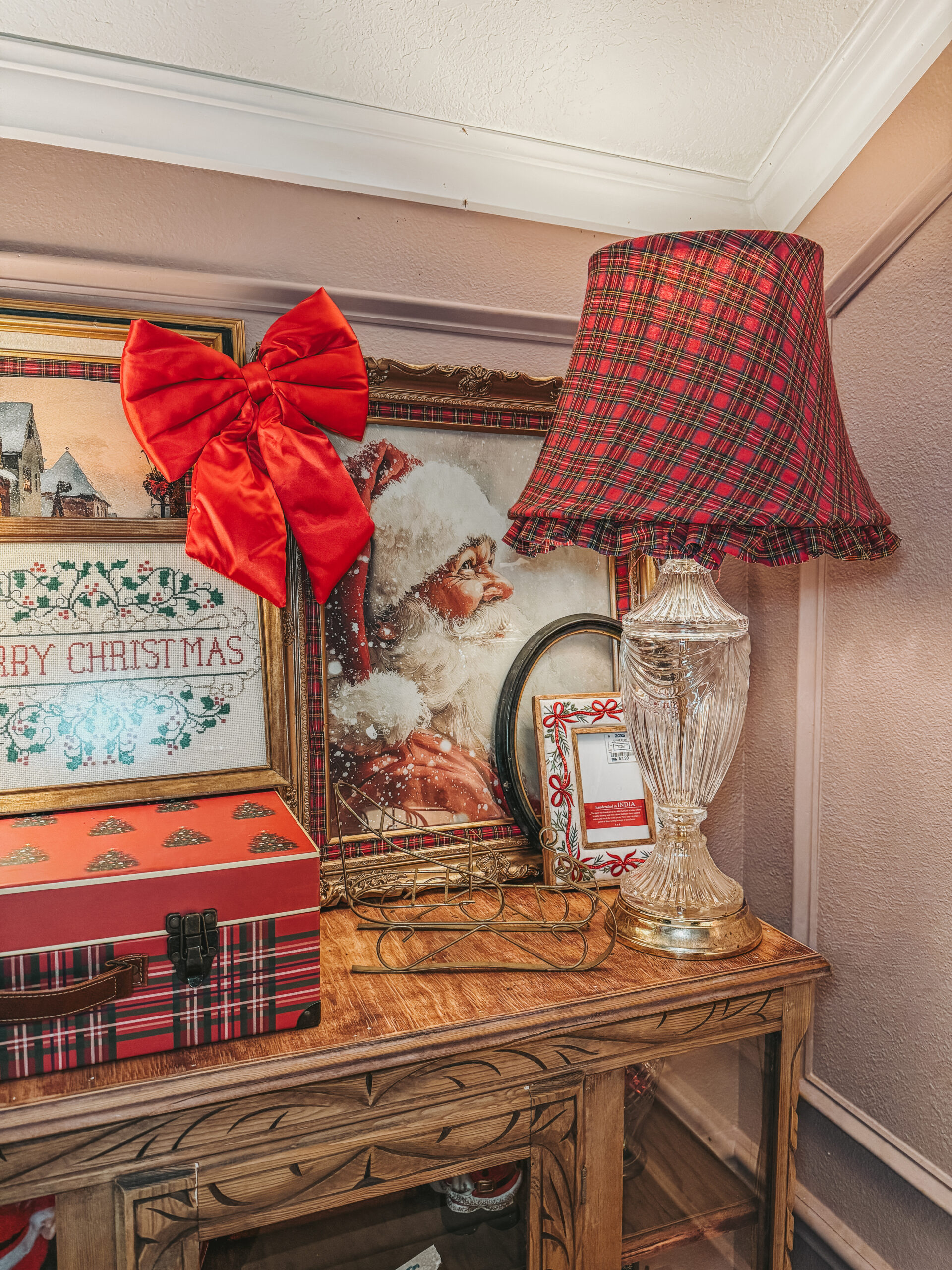 DIY Thrifted Christmas Frames – Easy Cozy Holiday Decor Idea